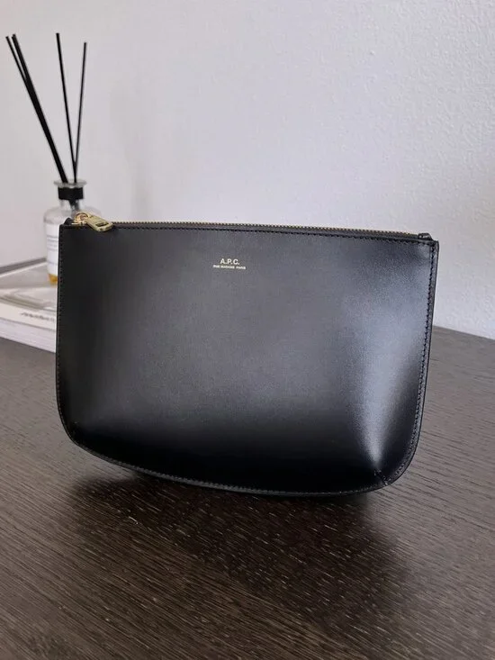 NWT - A.P.C. Sarah Leather Clutch Bag - Dark Navy✨ - Picture 1 of 5